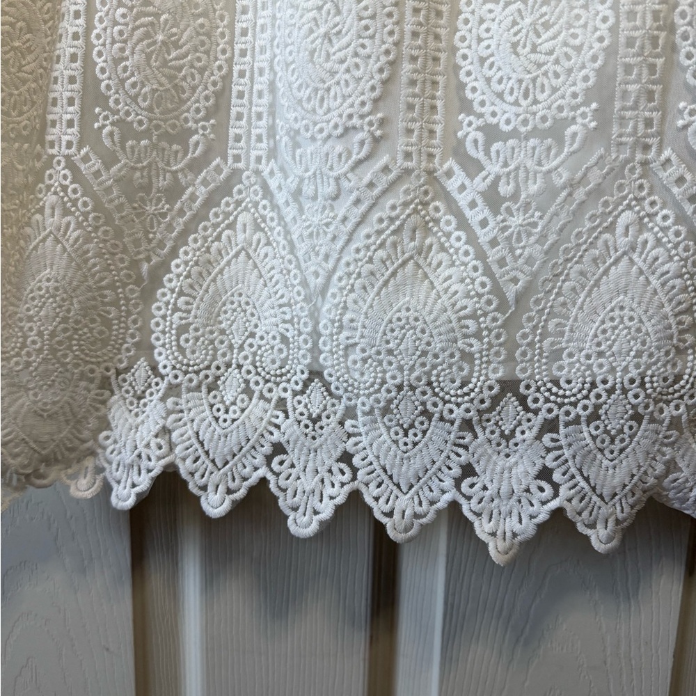 Cupcakes & Cashmere White Bell Sleeve Embroidered Dress - Small - NEW! - Picture 10 of 12